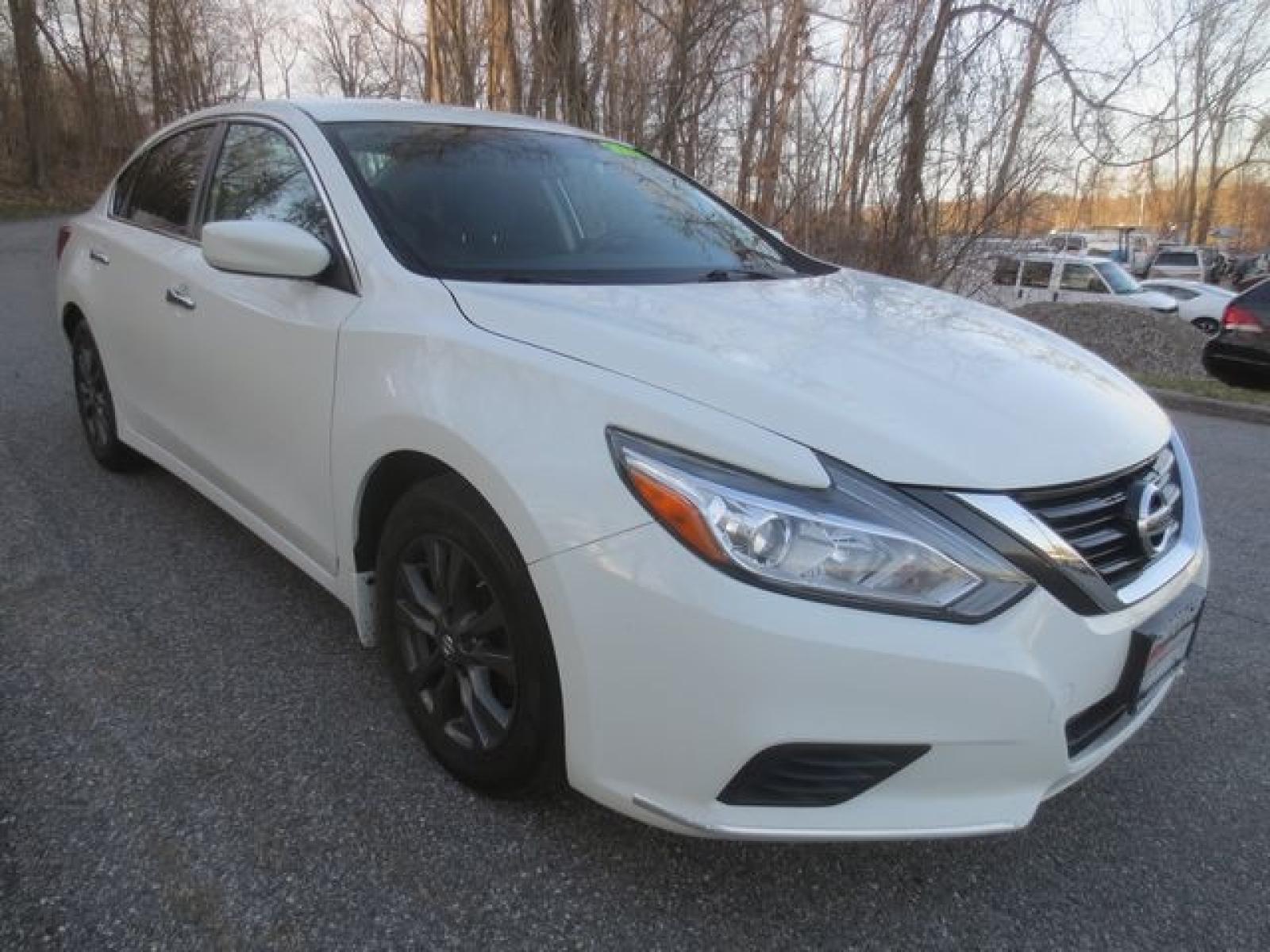 2018 White /Black Nissan Altima 2.5 (1N4AL3AP6JC) with an 2.5L L4 DOHC 16V engine, CVT transmission, located at 270 US Route 6, Mahopac, NY, 10541, (845) 621-0895, 41.349022, -73.755280 - Photo #1